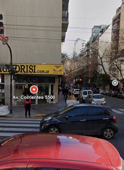 En la calle Corrientes al 5500 el escuadrón antibombas procedió con la detonación de un bolso, en el que solo había ropa.