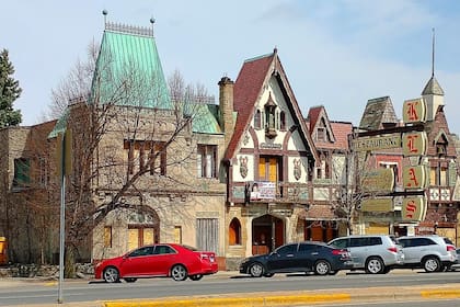 En la calle principal de la ciudad la arquitectura clásica es sede de las mejores propuestas de gastronomía latina de Illinois
