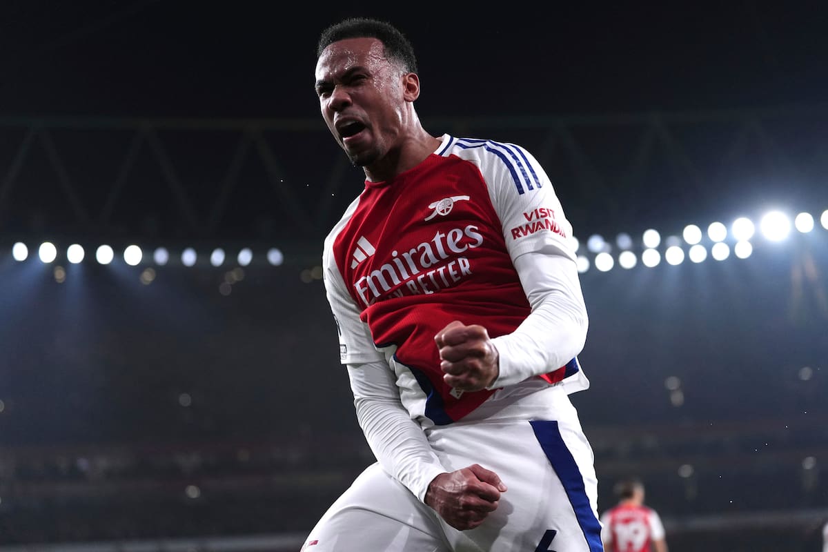 En la camiseta del zaguero de Arsenal, Gabriel, se puede ver la publicidad de Ruanda, un acuerdo que finalizará en unos meses