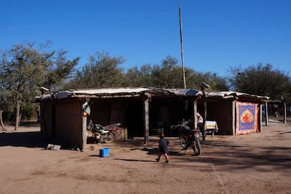 En La Candelaria, un paraje ubicado en la zona rural del Salado norte santiagueño, y alrededores, viven cerca de 500 familias dispersas