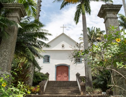 En la capilla Santo Antônio da Bica se da misa y se realizan casamientos.