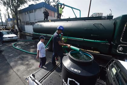 En la capital mexicana se proveen tanques comunitarios ante la escasez de agua