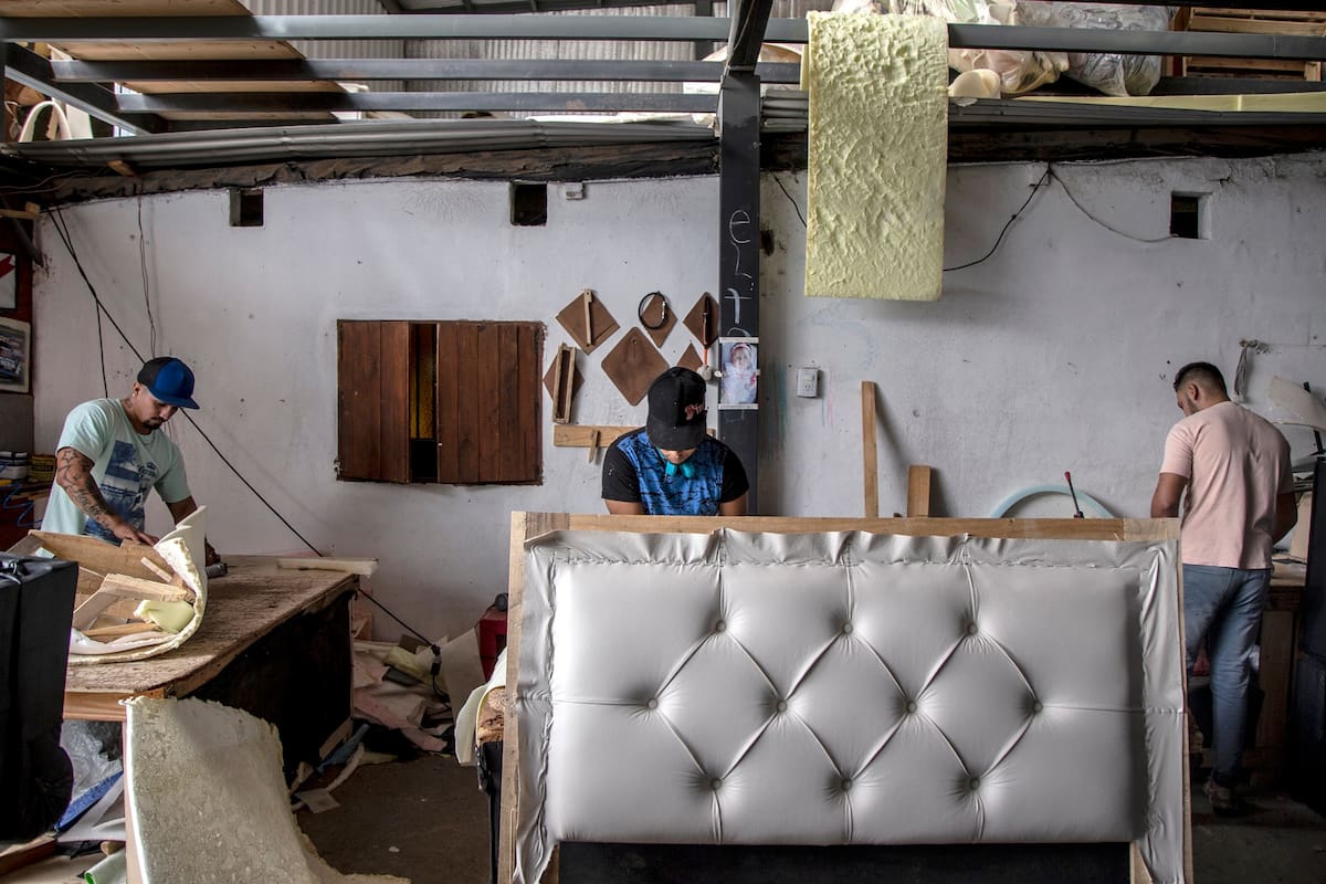 En la carpintería trabajan exdetenidos e hijos de personas privadas de su libertad