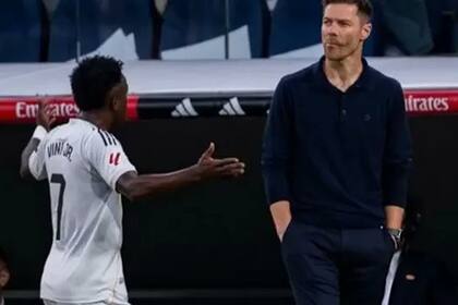 En la Casa Blanca, la que fue una de sus casas como futbolista, no lo respetaron, sufriendo varios conflictos en el vestuario: Vinicius fue uno de los ejemplos más claros de problemas.
