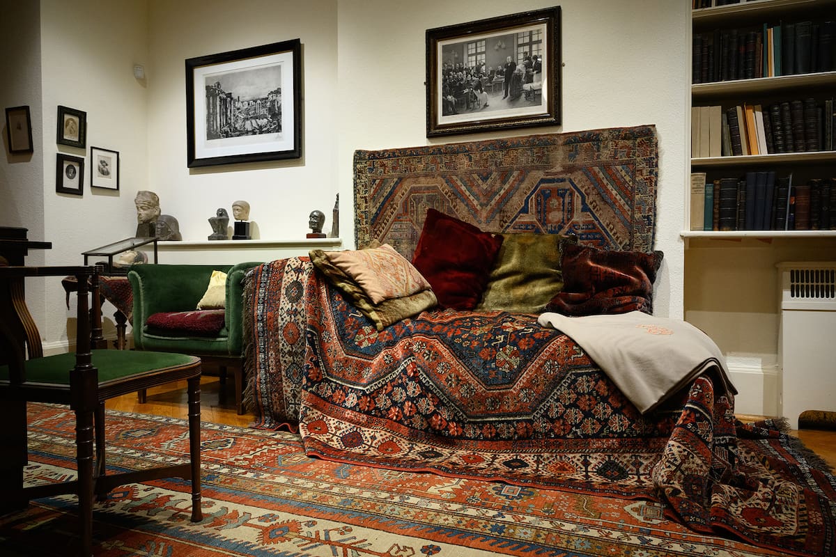 En la casa Casa Museo Freud de Londres, el diván que usaba el padre del psicoanálisis