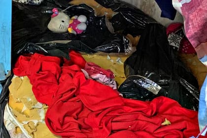 En la casa del tío se encontró una bolsa negra y cinta similar a las que se utilizaron para ocultar el cuerpo de la nena