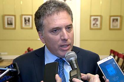 En la Casa Rosada negaron versiones sobre el reemplazo de Peña y Dujovne, pero crece la inquietud por el alza del dólar; Rodríguez Larreta se reunió con Frigerio y Monzó