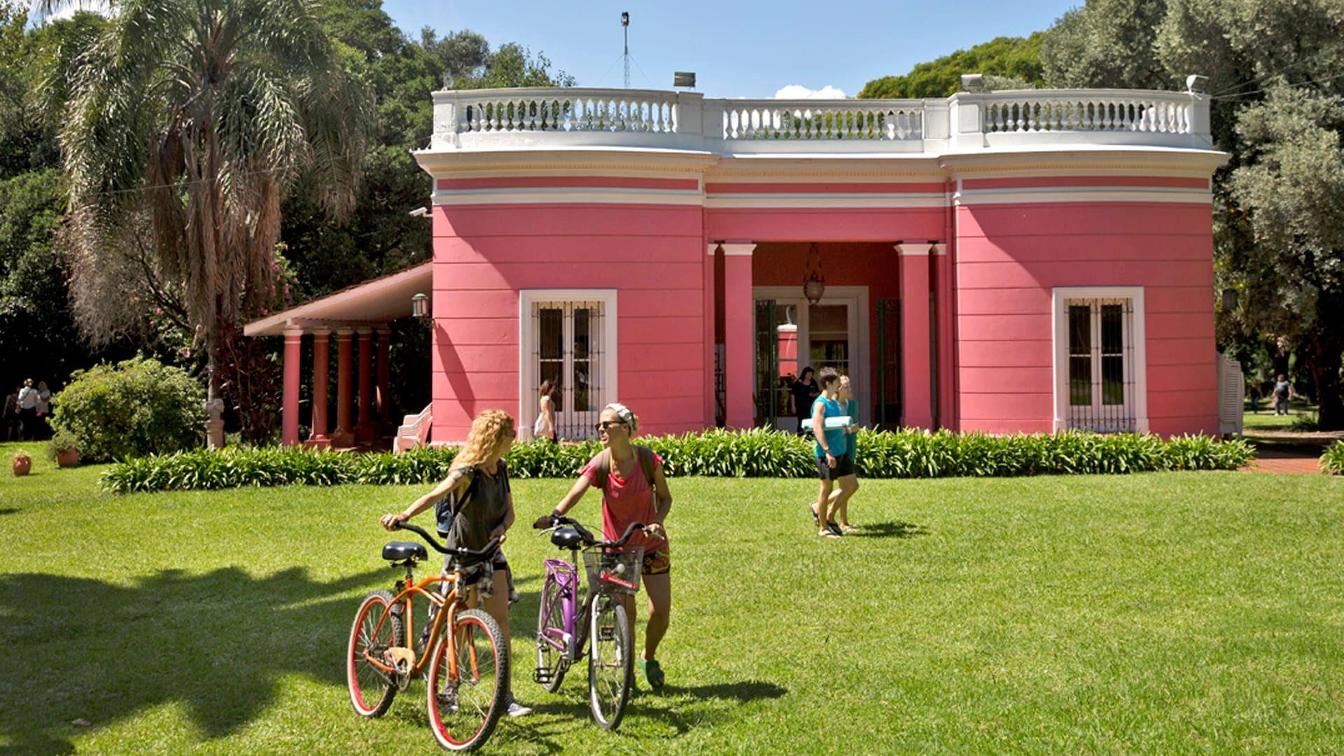 En la casona de Florida hay recitales, cine al aire libre y muestras de arte, entre otras actividades