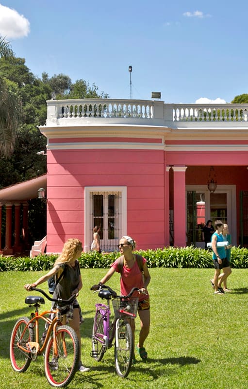 En la casona de Florida hay recitales, cine al aire libre y muestras de arte, entre otras actividades