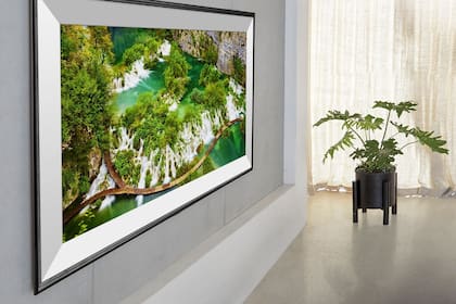 En la CES 2020, LG presentó varias pantallas 8K, incluyendo modelos que por su mínimo grosor pueden colgarse de la pared como un cuadro