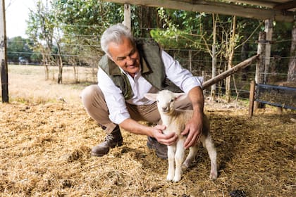 "En la chacra, ayudo a mi hermano Alejandro. Controlo el cultivo, las ovejas y el gallinero”, cuenta.