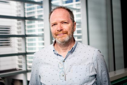 En "La ciencia de las buenas ideas" Diego Golombek destaca que existe una ciencia de las buenas ideas, esas que resuelven problemas y abren caminos intransitados, una ciencia fundamental no solo para el laboratorio sino para la vida cotidiana
