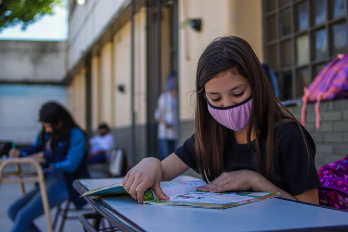 En la Ciudad de Buenos Aires las clases empiezan, de manera escalonada, el miércoles 17 de febrero de 2021; la finalización del ciclo lectivo para todos los niveles fue establecida para el jueves 30 de diciembre