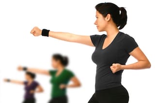 Dictan un taller de defensa personal gratuito en un gimnasio