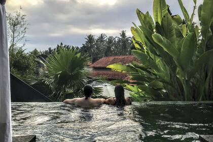 En la ciudad de Ubud hay encantadores hoteles con piscina, en un ambiente natural y a muy buen precio.