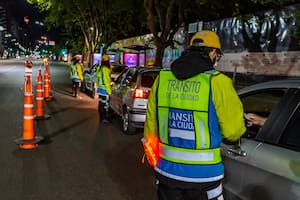 En la ciudad, el máximo tolerado de alcohol en sangre es de 0,5 gr/l para vehículos particulares, 0,2 gr/l para motociclistas y 0,0 gr/l para principiantes y conductores profesionales
