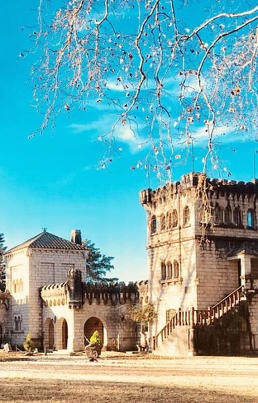 En la ciudad Tanti, de Córdoba, hay un castillo de estilo medieval construido a principios del XX que hoy pertenece al cantante puertorriqueño Wilkins (Foto: @wilkinsmusic)