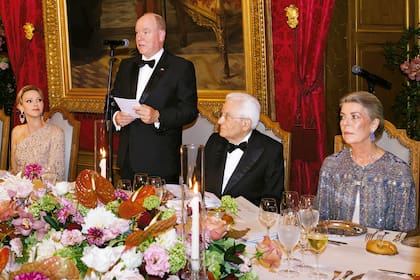 En la comida celebrada en el Salón del Trono, Alberto II rindió homenaje a sus invitados durante el discurso
