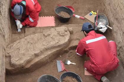 En la construcción de una nueva línea de metro al norte de Santiago de Chile se encontraron ocho esqueletos humanos que corresponden a poblaciones nómadas que habitaron la zona 11.000 años a.C.
