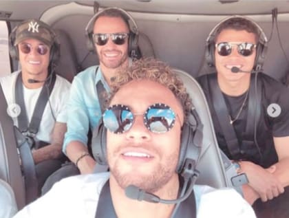 En la Copa América de 2019, Neymar llevó a algunos compañeros de la Selección brasileña en su helicóptero