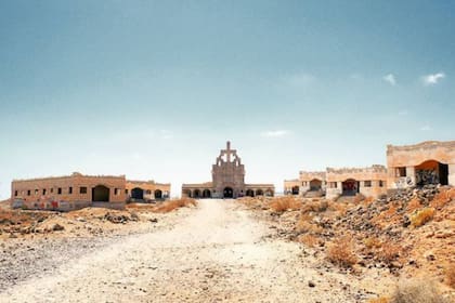 En la costa sureste de la isla de Tenerife, en Canarias, se encuentra un colonia fantasma construida para los enfermos de lepra que dejó la guerra civil española