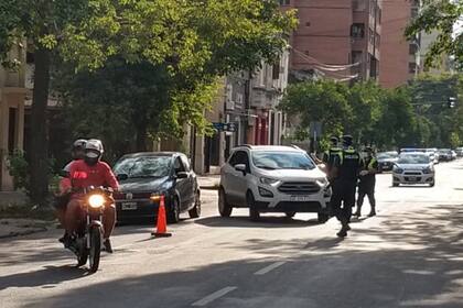 En la denuncia se detalló que en la Comisaría de Banda del Río Salí, ciudad ubicada 8 kilómetros al este de la capital tucumana, "personal policial le pidió $ 2.000 a un hombre a cambio de la libertad de su hijo"