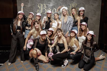 En la despedida de soltera de Eva Bargiela estuvieron sus dos hermanas menores y sus amigas más íntimas, entre las que dijeron presente Camila Fick, Carla Romanini, Felicitas Viaut, Sol Spryngier y Geraldine La Rosa.