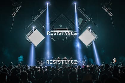 En la edición de 2015, la prestigiosa marca de house y techno de ULTRA Worldwide, RESISTANCE, hizo su debut global con el primer escenario RESISTANCE, donde se presentaron artistas como Marco Carola, Nic Fanciulli, Modeselektor