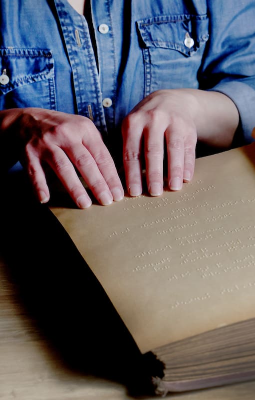 En la entidad se dan cursos de lectura y escritura en braille