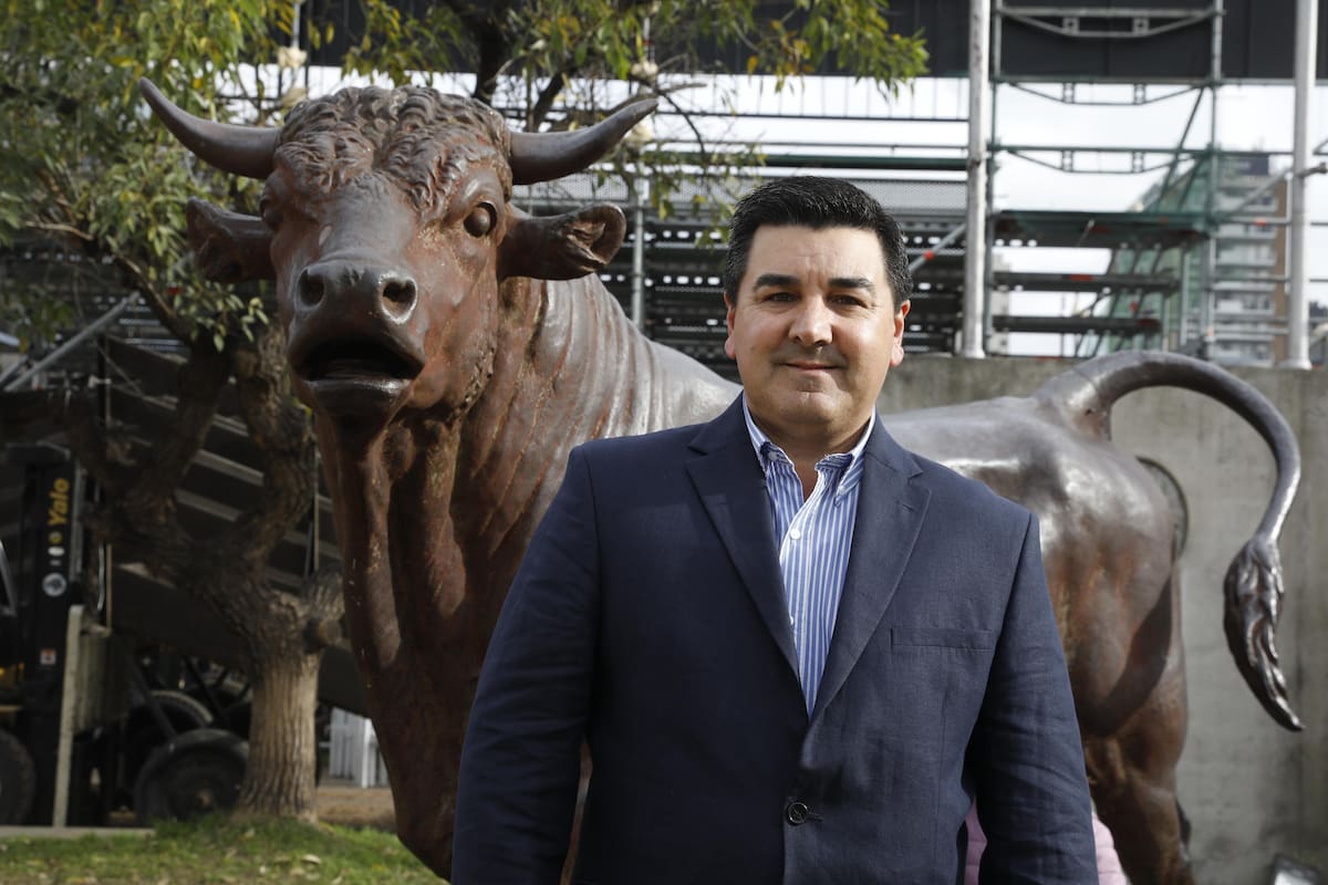 En la entrada al predio de Palermo, previo a la jura, García, como todos los jurados, se deben mantener alejados de las filas de la raza que van a jurar