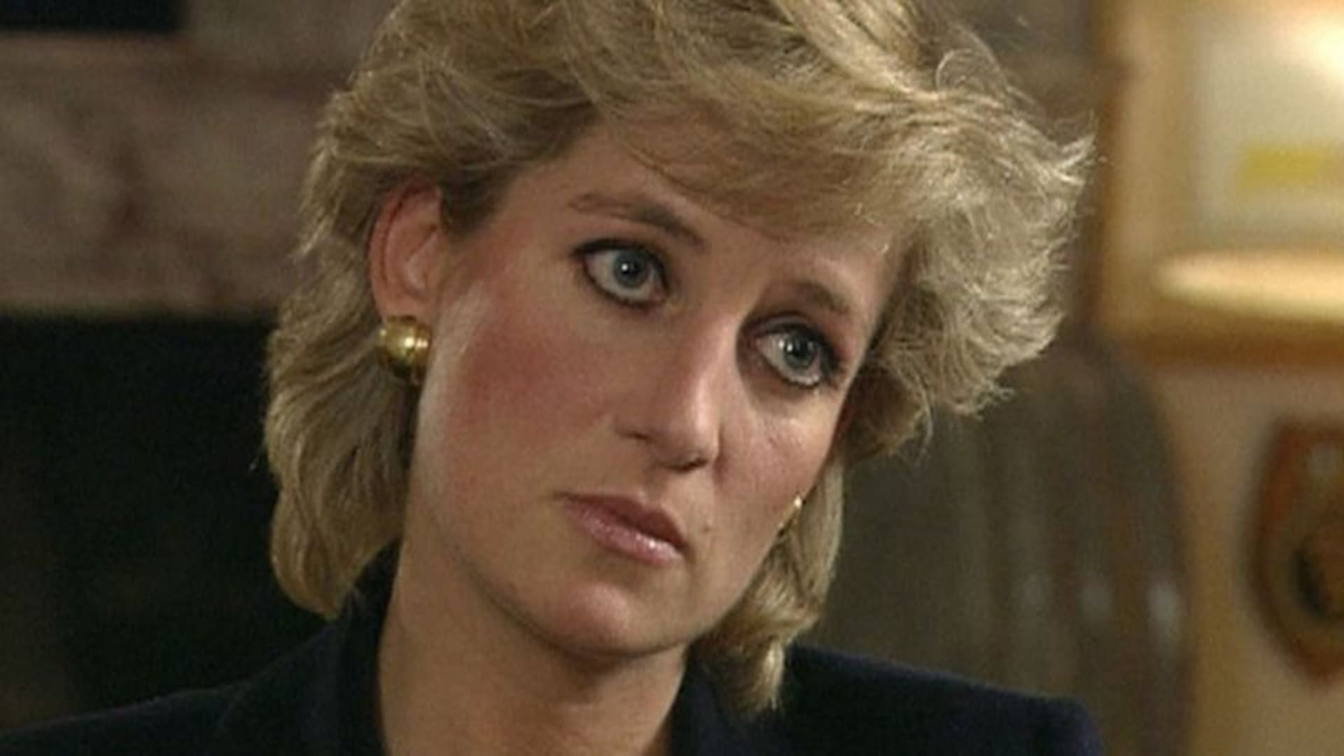 En la entrevista con la BBC Lady Di contó que la atención mediática que recibía impulsaron los celos en el matrimonio