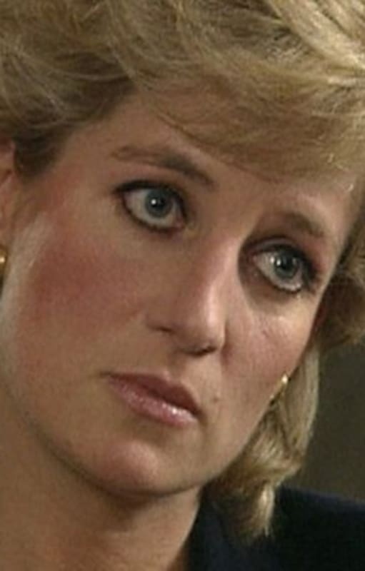 En la entrevista con la BBC Lady Di contó que la atención mediática que recibía impulsaron los celos en el matrimonio