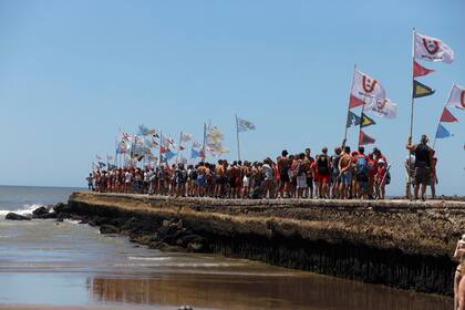 En la escollera de playa Bristol, los guardavidas reclamaron el aumento salarial