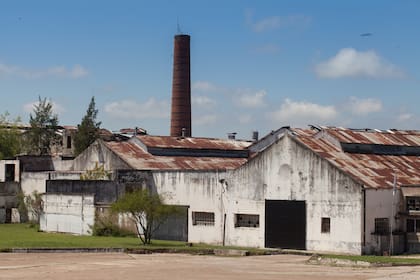 En la Fábrica Colón, la chimenea aún se mantiene en pie.