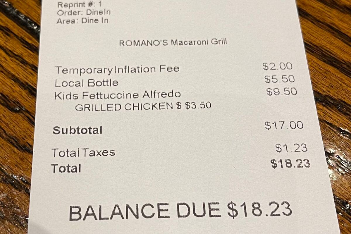 En la factura se detalla un "recargo por inflación temporaria".