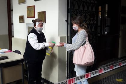 En la Facultad de Ciencias Económicas de la Universidad Nacional de Jujuy se extremaron las medidas de higiene para frenar el avance del nuevo coronavirus