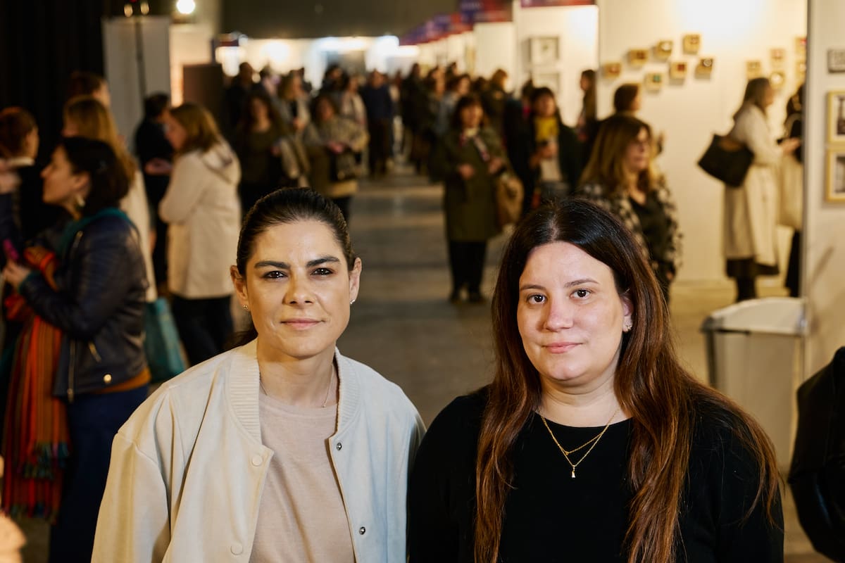 En la feria Bada exponen en dos stands contiguos la hija de Jorge Lanata, Bárbara, y su ex mujer, Sara Stewart Brown