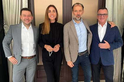 En la foto, Fernando Matzkin, Chief Business Officer para Europa de Globant; Patricia Pomies, Chief Operating Officer de Globant; Frédéric Lasnier, Co-fundador y CEO de Pentalog; junto a Martín Migoya.