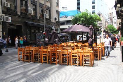 En la hora del almuerzo, la vianda gana peso entre los oficinistas frente al costo de los menúes ejecutivos