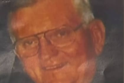 En la imagen, Tony Potter, el verdadero autor de la carta hallada dentro de la botella. John Reed contó que su amigo utilizó su nombre para hacerle una broma. Captura video 7News