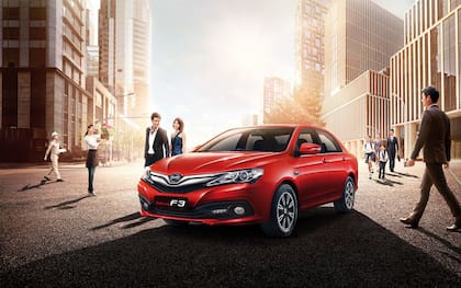En la imagen, uno de los modelos de autos eléctricos que ofrece BYD