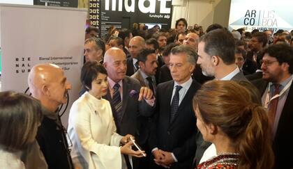 En la inauguración de la feria, Aníbal y Marlise Jozami presentaron en ARCO el proyecto Bienalsur al rey de España y al Presidente Mauricio Macri