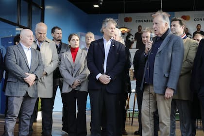 En la inauguración del stand en la Rural, el titular del BNA, Daniel Tillard, junto a Marcos Pereda (SRA), Sergio Iraeta (secretario de Agricultura) y Daniel Urcía (Fifra), entre otros