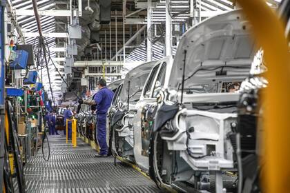 En la industria automotriz temen por el abastecimiento de autopartes para mantener el ritmo de producción