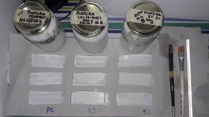En la investigación de la UNLP se evaluaron distintas características de las pinturas producidas como el color, brillo, viscosidad, poder cubritivo, permeabilidad, absorción en agua y, por supuesto, su resistencia antimicrobiana