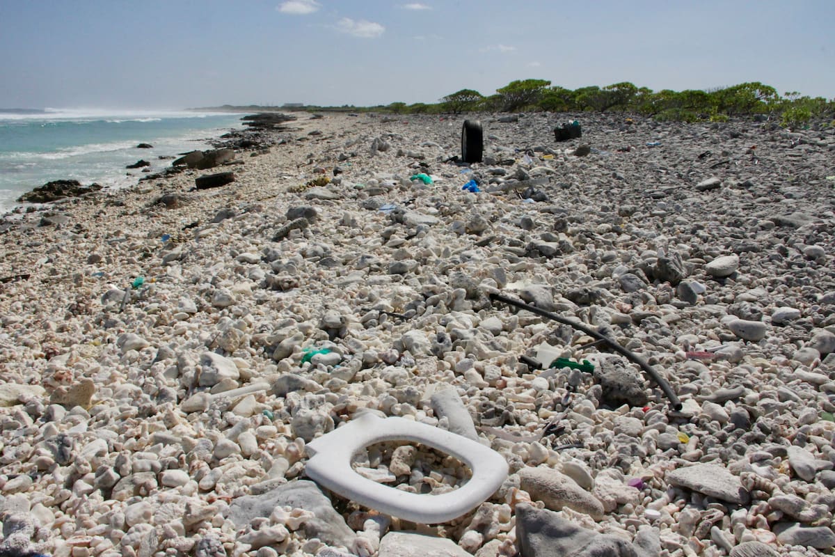 En la isla Wake, un atolón del Pacífico norte, llegan residuos de la isla de la basura