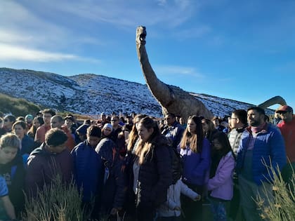 En la jornada inaugural más de 2500 personas dijeron presente, a pesar de las bajas temperaturas y las persistentes nevadas, y realizaron el sorprendente recorrido