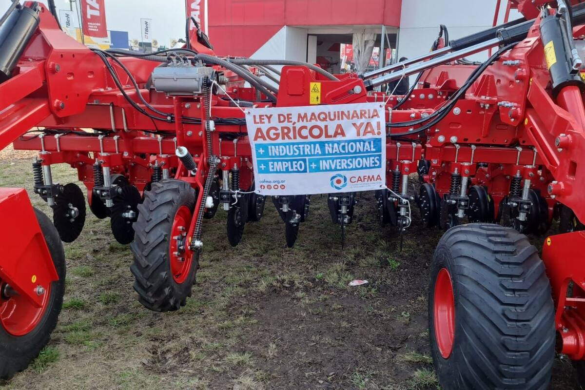 “En la ley no está en discusión de qué color es el capital de la empresa. Está diseñada para ser aplicada producto por producto, analizando el porcentaje de componentes nacionales e importados, porque todos necesitamos importar algunas partes de nuestros equipos”, indicó el presidente de la entidad, Eduardo Borri