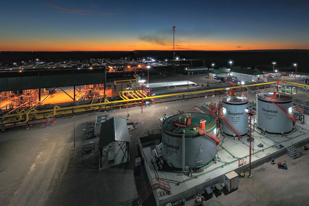 En la ley que sancionó el Congreso, las empresas productoras debían pagarle regalías a las provincias por el monto total del valor de crudo, cuando, en realidad, la ley de hidrocarburos fija que las regalías se pagan en base al monto neto que perciben los productores; es decir, luego de descontar el