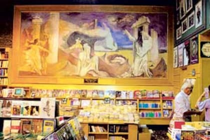 En la librería Losada (Corrientes1551) se puede ver "Las Artes", de Cesar López Claro